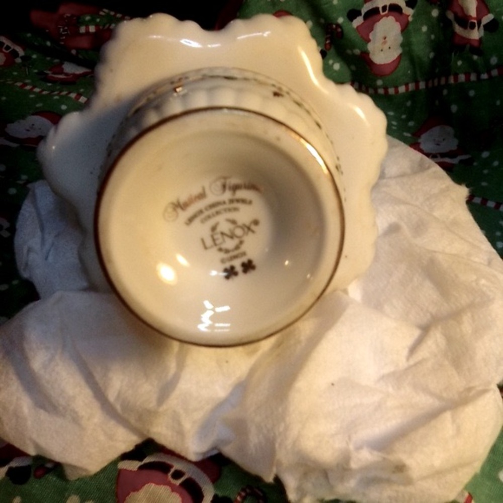 “Lennox” ivory white Christmas tree Music Box w/ gold accent - Picture 10 of 10